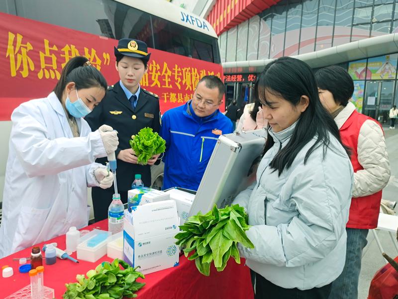江西于都：你點(diǎn)我檢走進(jìn)超市_江西于都：你點(diǎn)我檢走進(jìn)超市 (3).jpg_d855f1d7a26c4ecb932c63c9ecbb9f56.jpg