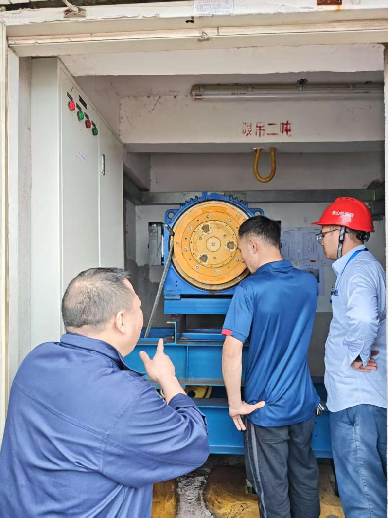 廣東省特檢院佛山檢測院迅速排查某樓盤電梯異常保障居民安全_佛山檢測院迅速排查某樓盤電梯異常保障居民安全圖片1.png_1671dbf1e46446b88f23c90e2f6fbdec.png